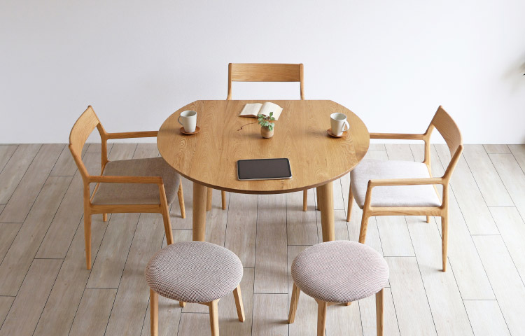 コンパクトな変形・半円形天板のテーブル[D-138]：木の家具専門店［木蔵］