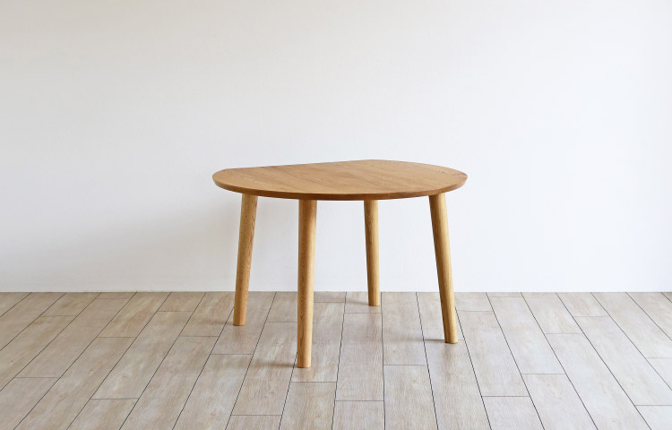 コンパクトな変形・半円形天板のテーブル[D-138]：木の家具専門店［木蔵］