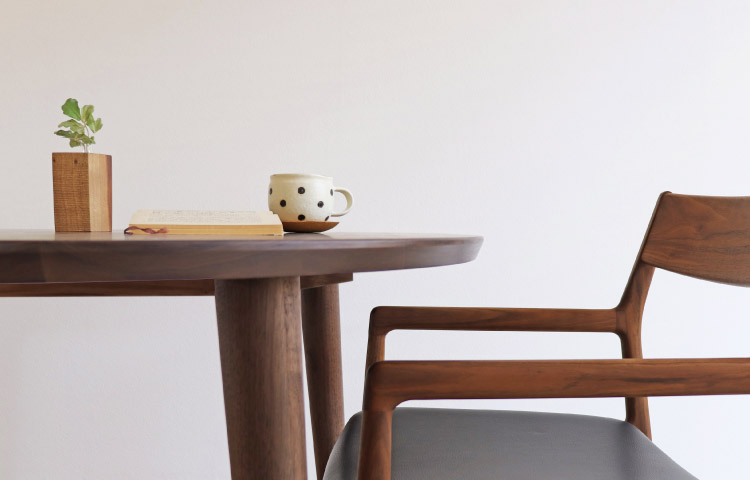 ウォールナット 円形ダイニングテーブル［D-141］：木の家具専門店［木蔵］