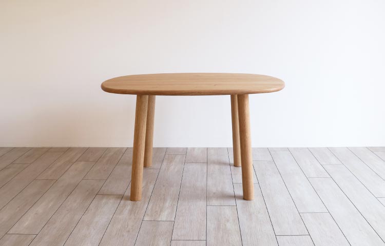 コンパクトな楕円形天板のテーブル[D-152]：木の家具専門店［木蔵］