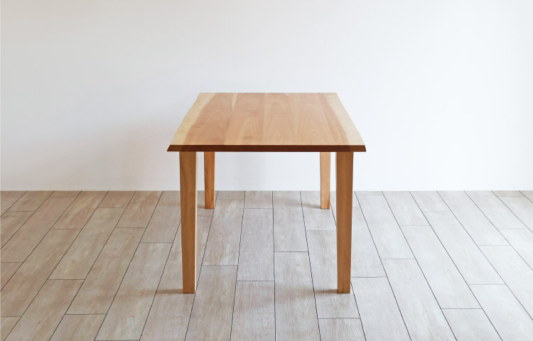 樺桜（カバザクラ）オーダーテーブル：華やかでやさしい色合いと豊かな