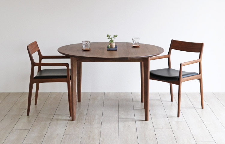 上質な無垢の風合い日本製の丸ダイニングテーブル。BOKURA STANDARD