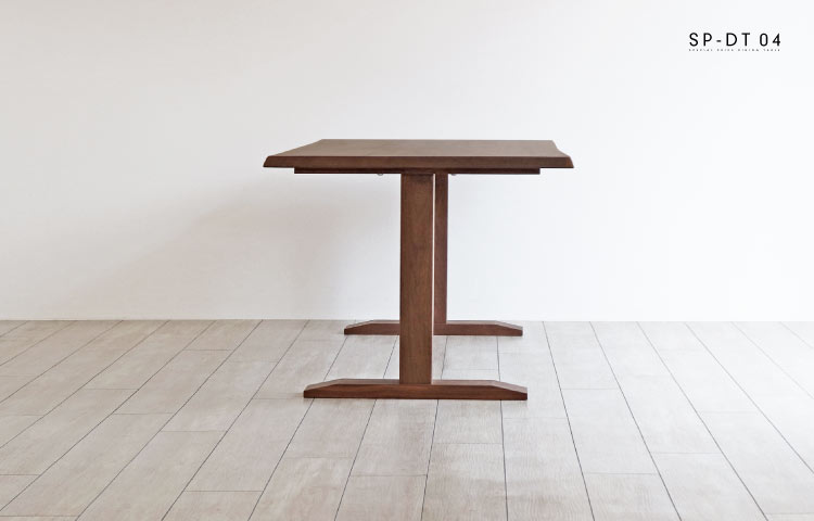 国内の職人がつくりあげる上質な仕上り。特別な価格の皮付き二本脚