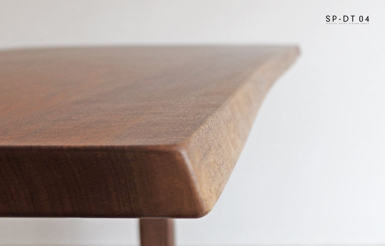 国内の職人がつくりあげる上質な仕上り。特別な価格の皮付き二本脚