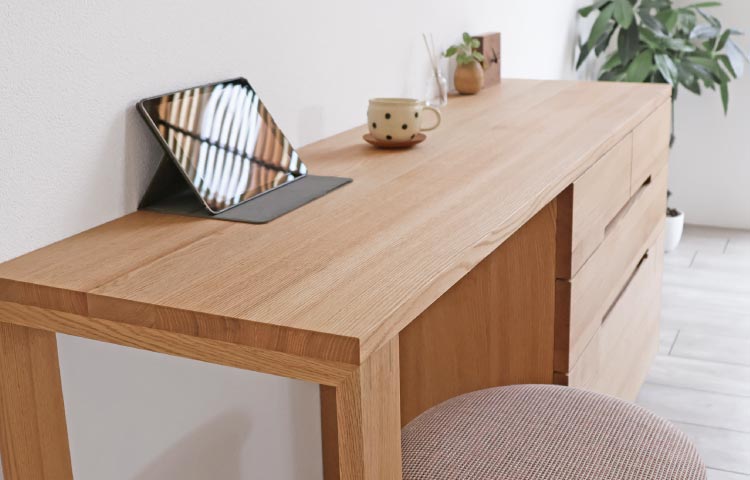 収納も、作業スペースもこれひとつ。スマートに暮らす、収納と一体型の