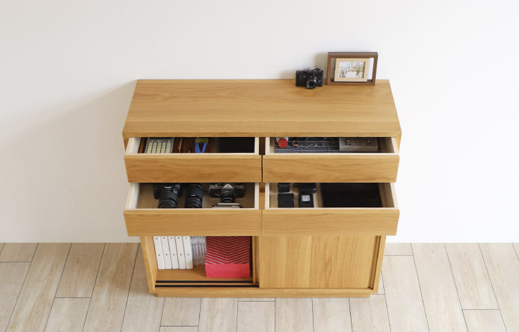 国内でつくりあげるシンプルなキャビネット。お好みの収納デザイン、木
