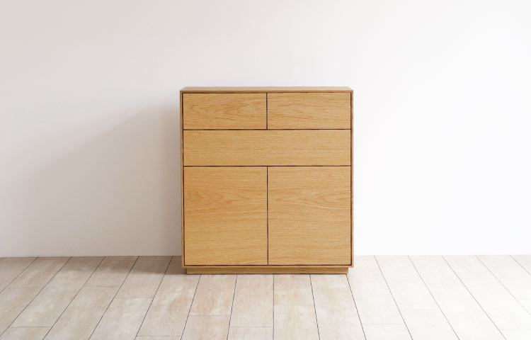 洗練されたスタイルとたっぷりの収納が魅力のリビングボード［MAG